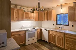 100 Linkhart Dr, Selma, OR 97538 - Photo 7