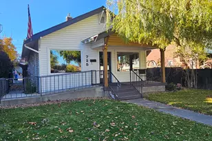 725 SW 8th St, Redmond, OR 97756 - Photo 1