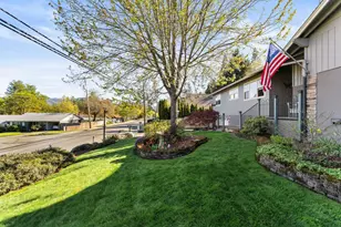 1310 NW Highland Ave, Grants Pass, OR 97526 - Photo 5