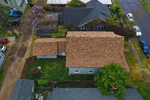 429 N Holly St, Medford, OR 97501 - Photo 3