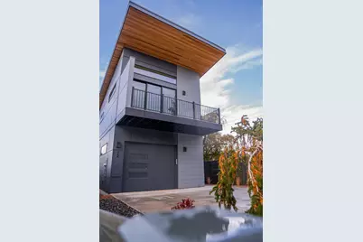 12 SW Roosevelt Avenue, Bend, OR 97702 - Photo 1