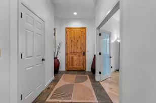 19449 Ironwood Cir, Bend, OR 97702 - Photo 9