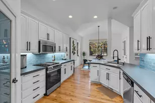 19449 Ironwood Cir, Bend, OR 97702 - Photo 13