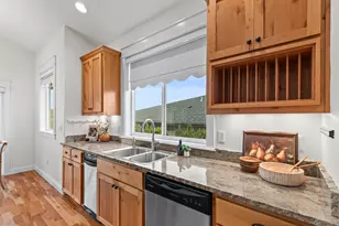 4310 Vista Pointe Dr, Medford, OR 97504 - Photo 9