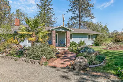 912 Mountain View Drive, Eagle Point, OR 97524 - Photo 3