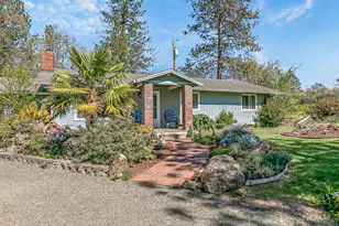 912 Mountain View Dr, Eagle Point, OR 97524 - Photo 3