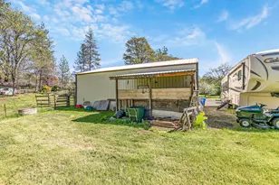 912 Mountain View Dr, Eagle Point, OR 97524 - Photo 39