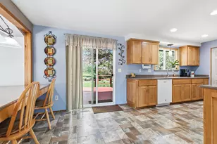 912 Mountain View Dr, Eagle Point, OR 97524 - Photo 11