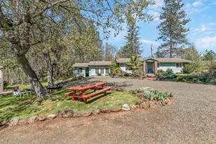 912 Mountain View Dr, Eagle Point, OR 97524 - Photo 41