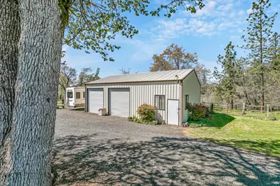 912 Mountain View Drive, Eagle Point, OR 97524 - Photo 33