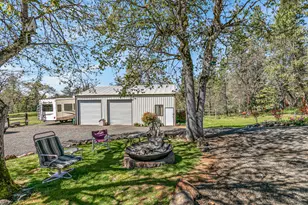 912 Mountain View Dr, Eagle Point, OR 97524 - Photo 31