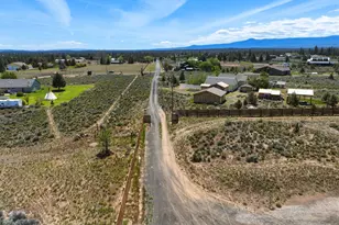 67395 Rabbitbrush Dr, Bend, OR 97703 - Photo 9