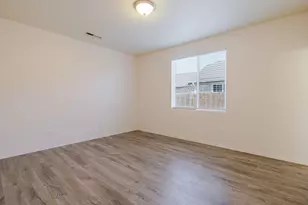 1263 NE 4th St, Redmond, OR 97756 - Photo 17