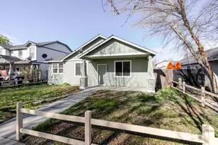 1263 NE 4th St, Redmond, OR 97756 - Photo 3