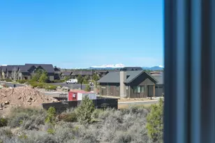 61281 McRoberts Ln, Bend, OR 97702 - Photo 3