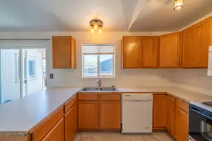 701 SW 23rd St, Redmond, OR 97756 - Photo 9