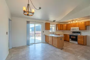 701 SW 23rd St, Redmond, OR 97756 - Photo 7