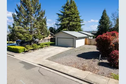 519 Glenn Way, Central Point, OR 97502 - Photo 29