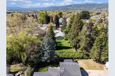 519 Glenn Way, Central Point, OR 97502 - Photo 37