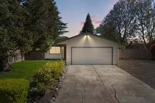 519 Glenn Way, Central Point, OR 97502 - Photo 1
