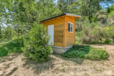 2555 Old Military Road, Central Point, OR 97502 - Photo 25