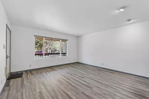 908 SE Stratford Ct, Bend, OR 97702 - Photo 5