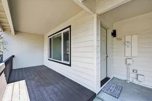 908 SE Stratford Ct, Bend, OR 97702 - Photo 3