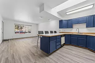 908 SE Stratford Ct, Bend, OR 97702 - Photo 9