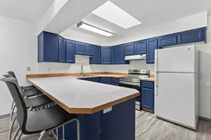 908 SE Stratford Ct, Bend, OR 97702 - Photo 7