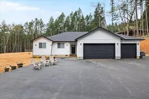 425 Bonnie Ln, Grants Pass, OR 97527 - Photo 1