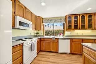 1027 Oak Knoll Dr, Ashland, OR 97520 - Photo 11