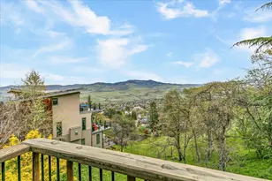 400 Fernwood Dr, Ashland, OR 97520 - Photo 3