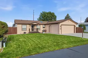 1745 NE 6th St, Redmond, OR 97756 - Photo 1