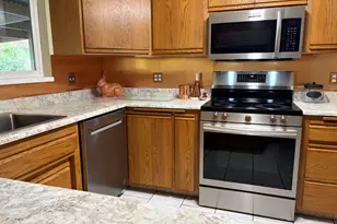 908 NW Hewitt Ln, Grants Pass, OR 97526 - Photo 9