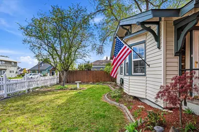 726 NW Birch Avenue, Redmond, OR 97756 - Photo 3