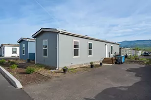 460 Arnos St, Talent, OR 97540 - Photo 7