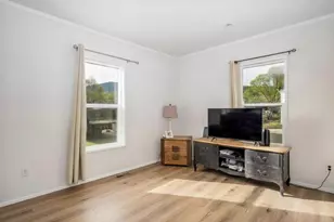 460 Arnos St, Talent, OR 97540 - Photo 3