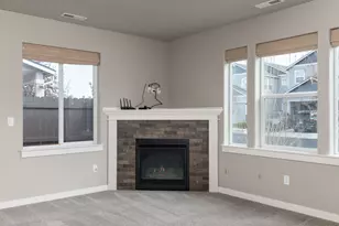 2557 NW Spruce Pl, Redmond, OR 97756 - Photo 3