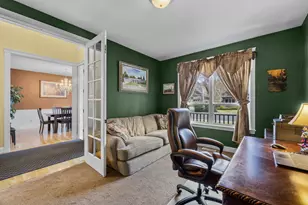 927 SE Briarwood Ct, Bend, OR 97702 - Photo 5