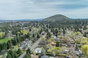 1382 NE Drost Dr, Bend, OR 97701 - Photo 11