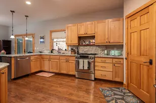2936 NE Red Oak Dr, Bend, OR 97701 - Photo 3
