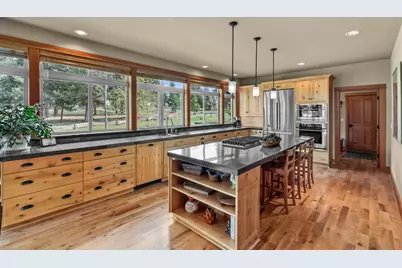 17010 Royal Coachman Drive, Sisters, OR 97759 - Photo 11