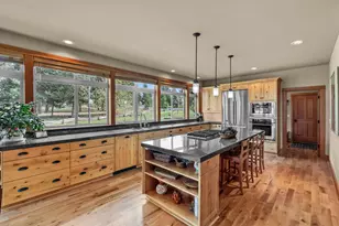 17010 Royal Coachman Dr, Sisters, OR 97759 - Photo 11