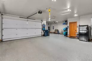 17010 Royal Coachman Dr, Sisters, OR 97759 - Photo 37