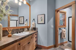 17010 Royal Coachman Dr, Sisters, OR 97759 - Photo 23