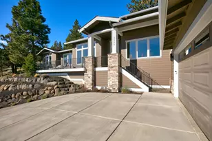 3352 NW Fairway Heights Dr, Bend, OR 97703 - Photo 3
