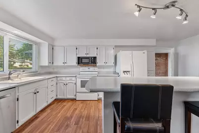 1245 Valley View Drive, Medford, OR 97504 - Photo 9