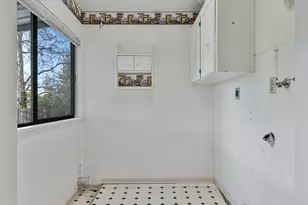 1245 Valley View Dr, Medford, OR 97504 - Photo 13