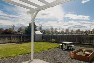 2475 NE 7th Ln, Redmond, OR 97756 - Photo 15