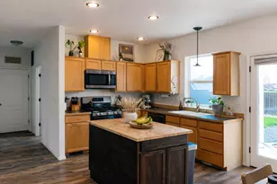 2475 NE 7th Ln, Redmond, OR 97756 - Photo 7